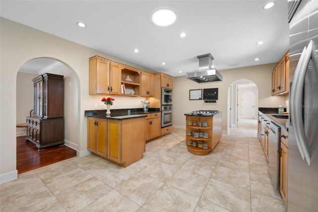 1813 N RIVERHILLS DRIVE, Temple Terrace, FL 33617