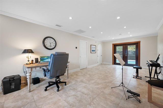 1813 N RIVERHILLS DRIVE, Temple Terrace, FL 33617