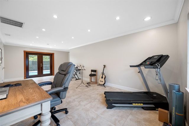 1813 N RIVERHILLS DRIVE, Temple Terrace, FL 33617