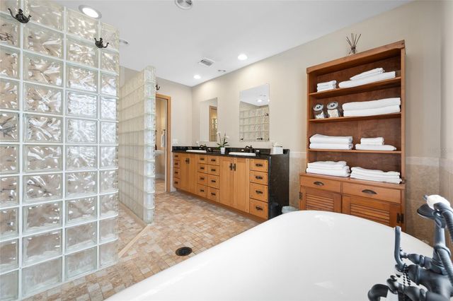 1813 N RIVERHILLS DRIVE, Temple Terrace, FL 33617