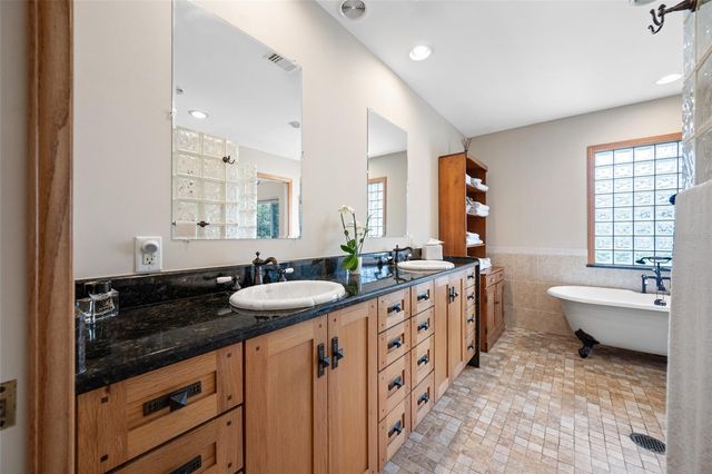 1813 N RIVERHILLS DRIVE, Temple Terrace, FL 33617