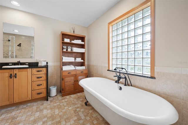 1813 N RIVERHILLS DRIVE, Temple Terrace, FL 33617