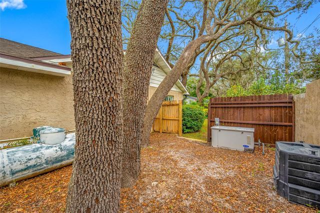 1813 N RIVERHILLS DRIVE, Temple Terrace, FL 33617