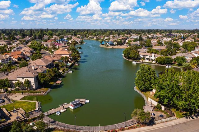 8081 Linda Isle Ln, Sacramento, CA 95831