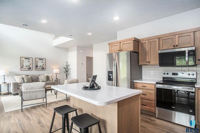 8024 E Tencate Pl, Sioux Falls, SD 57110