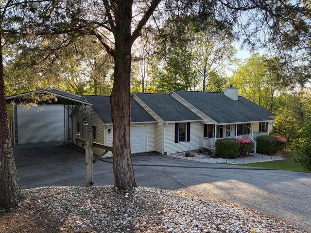 95 Indian Pointe DR, Hardy, VA 24101