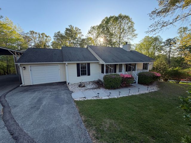 95 Indian Pointe DR, Hardy, VA 24101