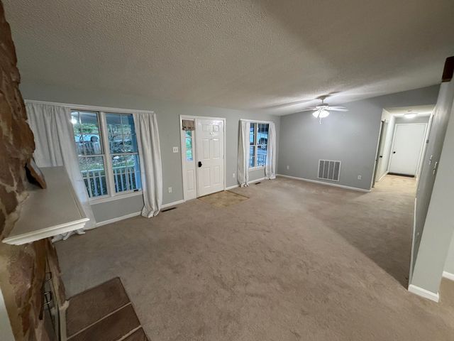 95 Indian Pointe DR, Hardy, VA 24101