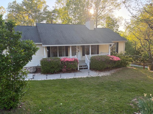 95 Indian Pointe DR, Hardy, VA 24101