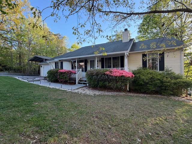 95 Indian Pointe DR, Hardy, VA 24101