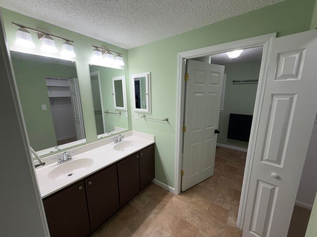 95 Indian Pointe DR, Hardy, VA 24101
