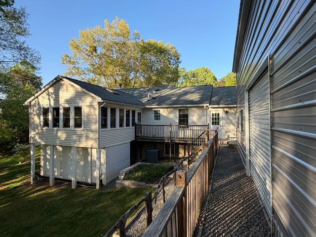 95 Indian Pointe DR, Hardy, VA 24101