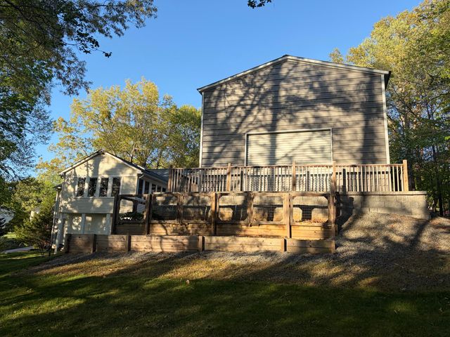 95 Indian Pointe DR, Hardy, VA 24101