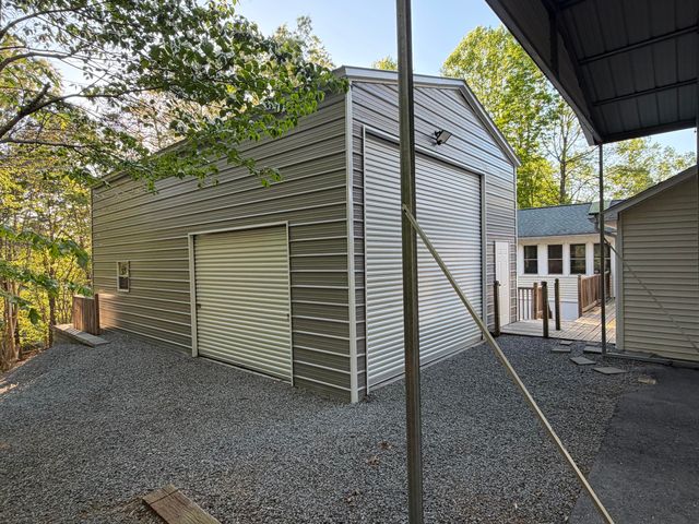 95 Indian Pointe DR, Hardy, VA 24101