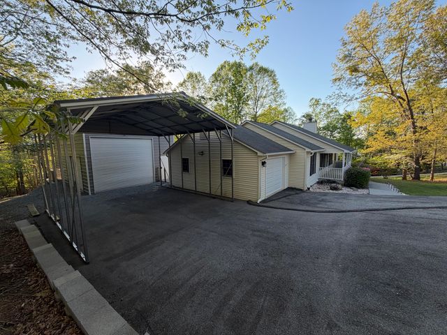95 Indian Pointe DR, Hardy, VA 24101