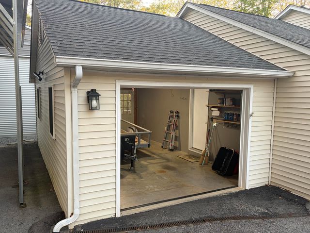95 Indian Pointe DR, Hardy, VA 24101