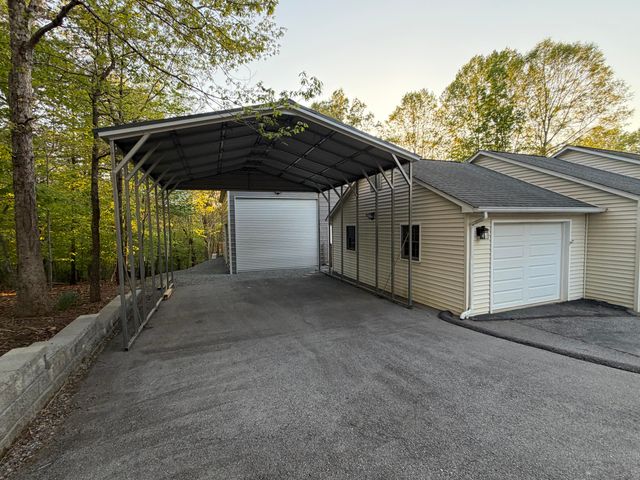 95 Indian Pointe DR, Hardy, VA 24101