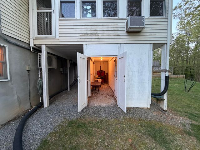 95 Indian Pointe DR, Hardy, VA 24101