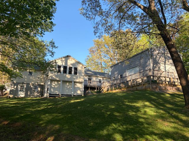 95 Indian Pointe DR, Hardy, VA 24101