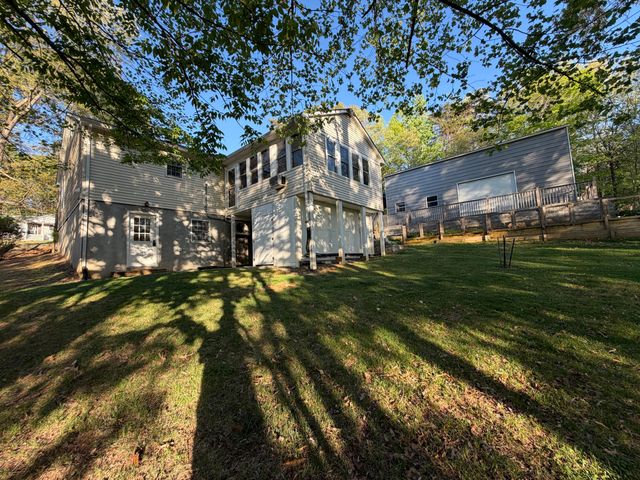 95 Indian Pointe DR, Hardy, VA 24101
