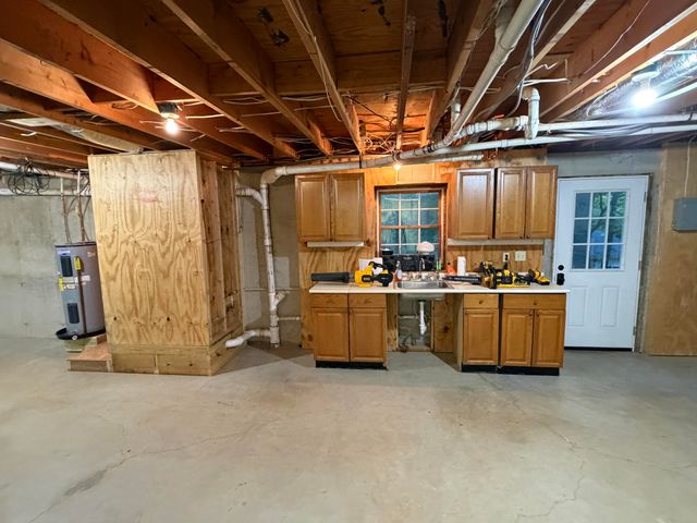 95 Indian Pointe DR, Hardy, VA 24101