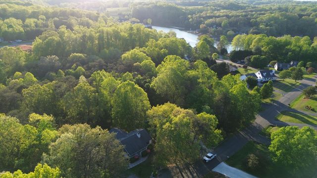 95 Indian Pointe DR, Hardy, VA 24101