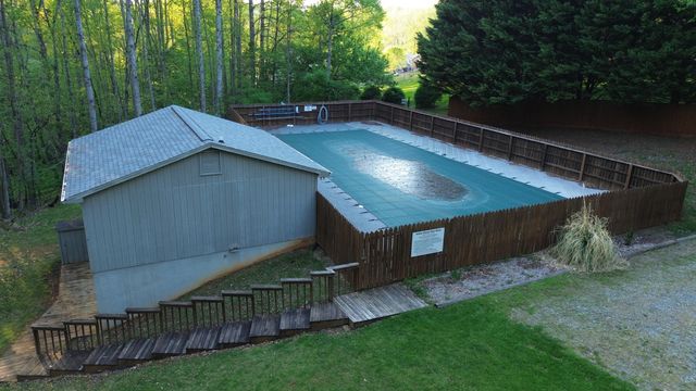 95 Indian Pointe DR, Hardy, VA 24101