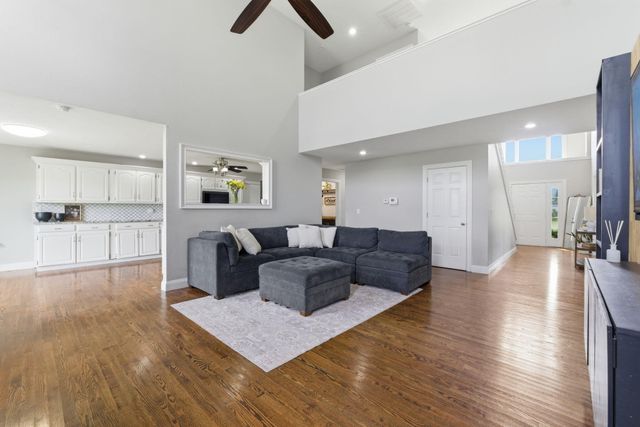 4302 N Quail Run Road, Ozark, MO 65721
