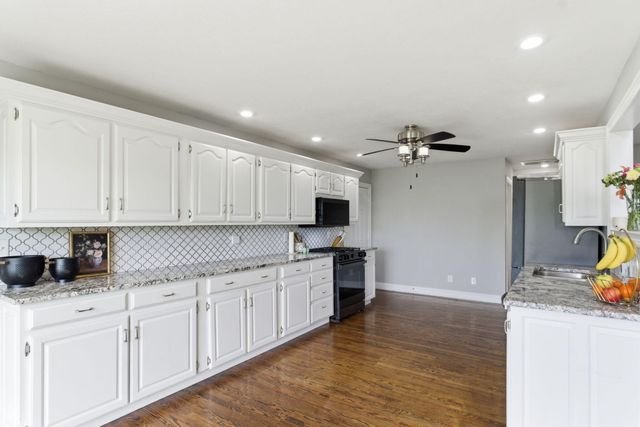 4302 N Quail Run Road, Ozark, MO 65721