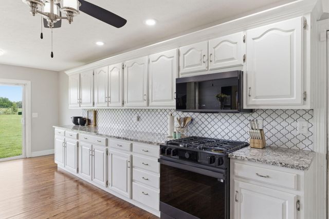 4302 N Quail Run Road, Ozark, MO 65721