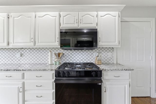 4302 N Quail Run Road, Ozark, MO 65721