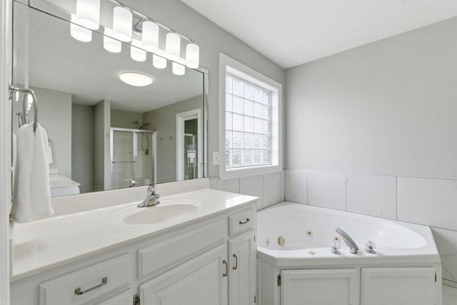 4302 N Quail Run Road, Ozark, MO 65721
