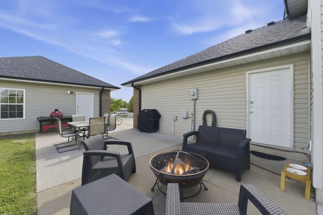 4302 N Quail Run Road, Ozark, MO 65721