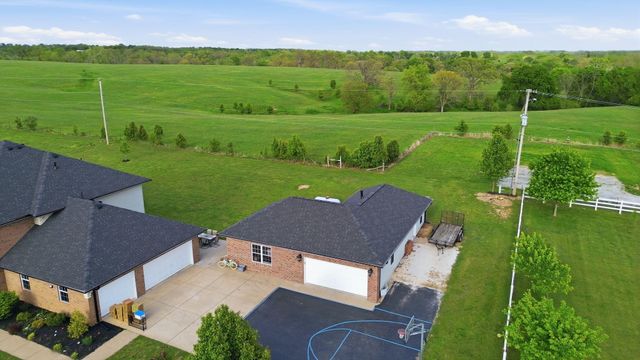 4302 N Quail Run Road, Ozark, MO 65721