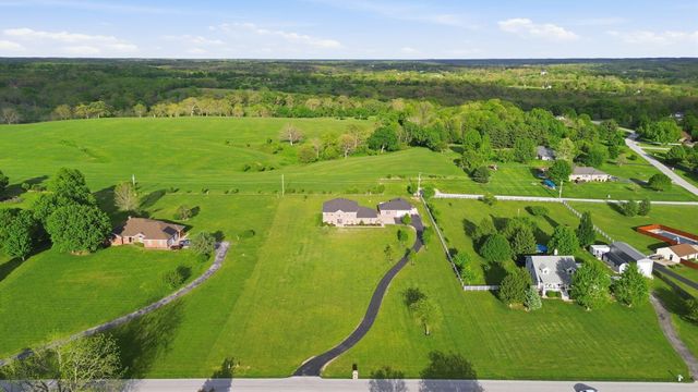 4302 N Quail Run Road, Ozark, MO 65721