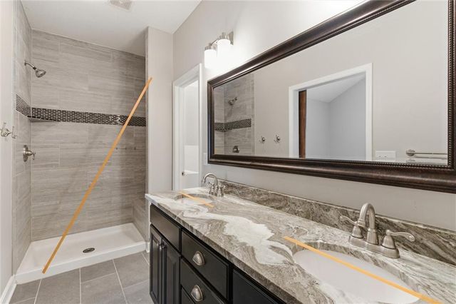 1104 SW 10th Terrace, Oak Grove, MO 64075