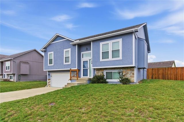 1104 SW 10th Terrace, Oak Grove, MO 64075