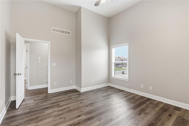 1104 SW 10th Terrace, Oak Grove, MO 64075