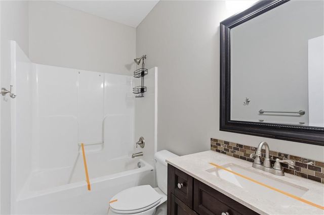 1104 SW 10th Terrace, Oak Grove, MO 64075