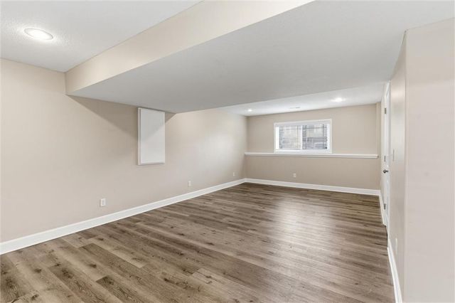 1104 SW 10th Terrace, Oak Grove, MO 64075