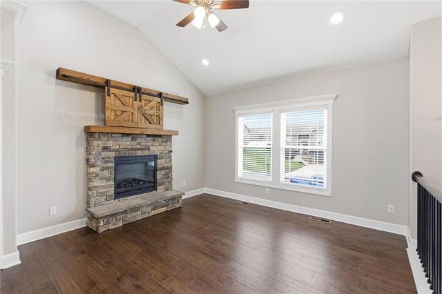 1104 SW 10th Terrace, Oak Grove, MO 64075