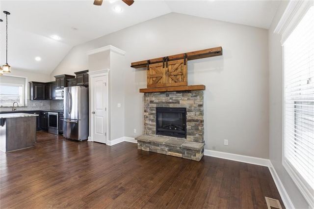 1104 SW 10th Terrace, Oak Grove, MO 64075