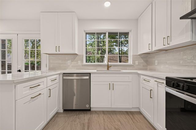 23 Lazy Morning Place, The Woodlands, TX 77381