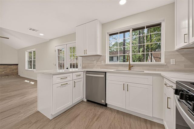 23 Lazy Morning Place, The Woodlands, TX 77381