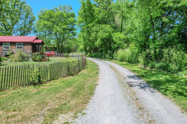 987 Old Elkton Pike, Fayetteville, TN 37334
