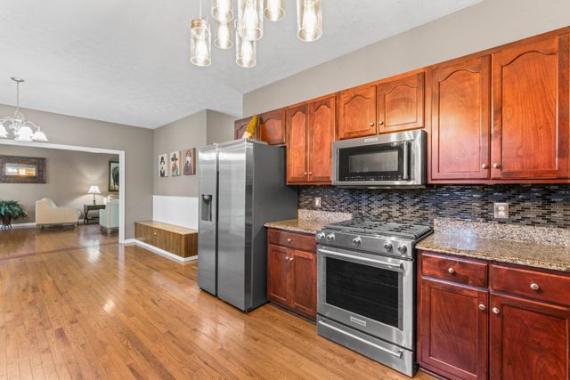 215 Crooked Creek Ln, Hendersonville, TN 37075