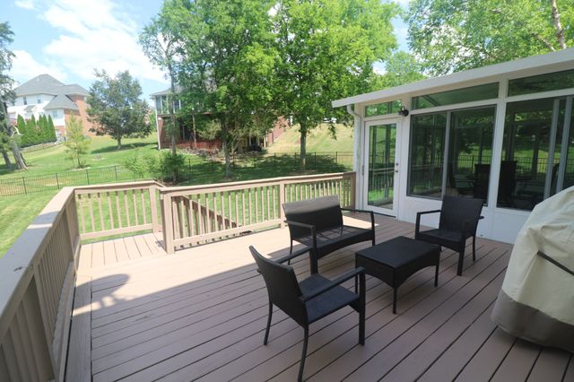 215 Crooked Creek Ln, Hendersonville, TN 37075