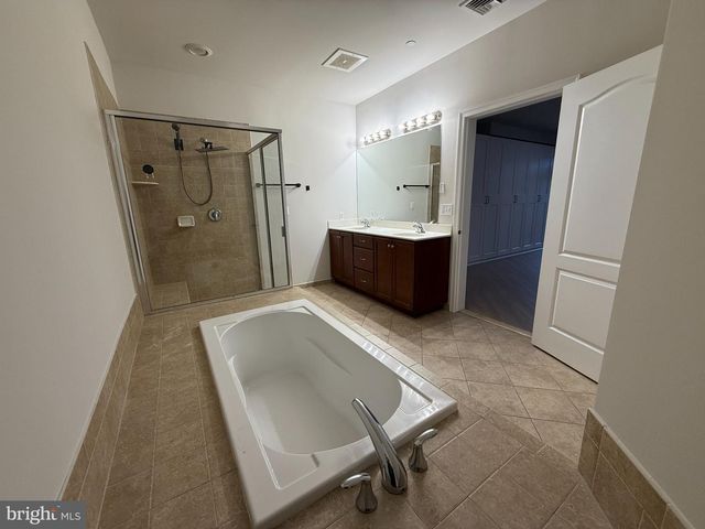 407 CARSON TER, Huntingdon Valley, PA 19006