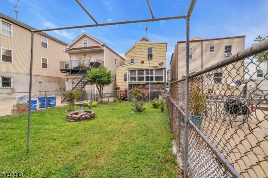 29 Kossuth St, Newark City, NJ 07105 — photo 5
