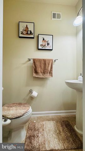 4426-A BEECHSTONE LN, Fairfax, VA 22033